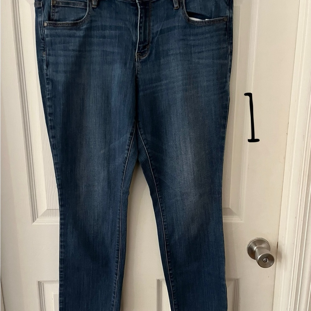 a.n.a Blue Skinny Jeans with Classic Denim Style